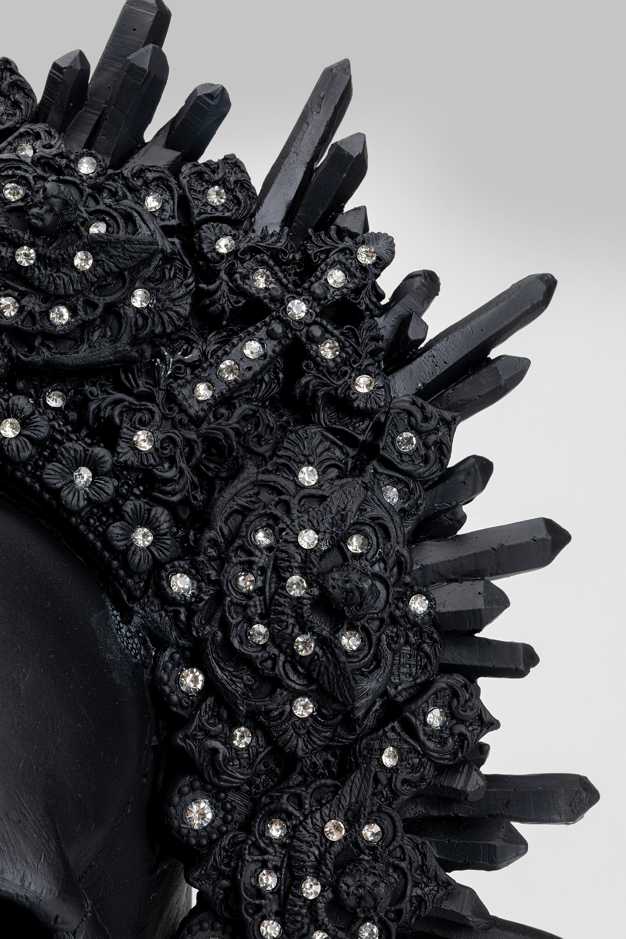 Kare - Deco Object King Skull Black 49cm