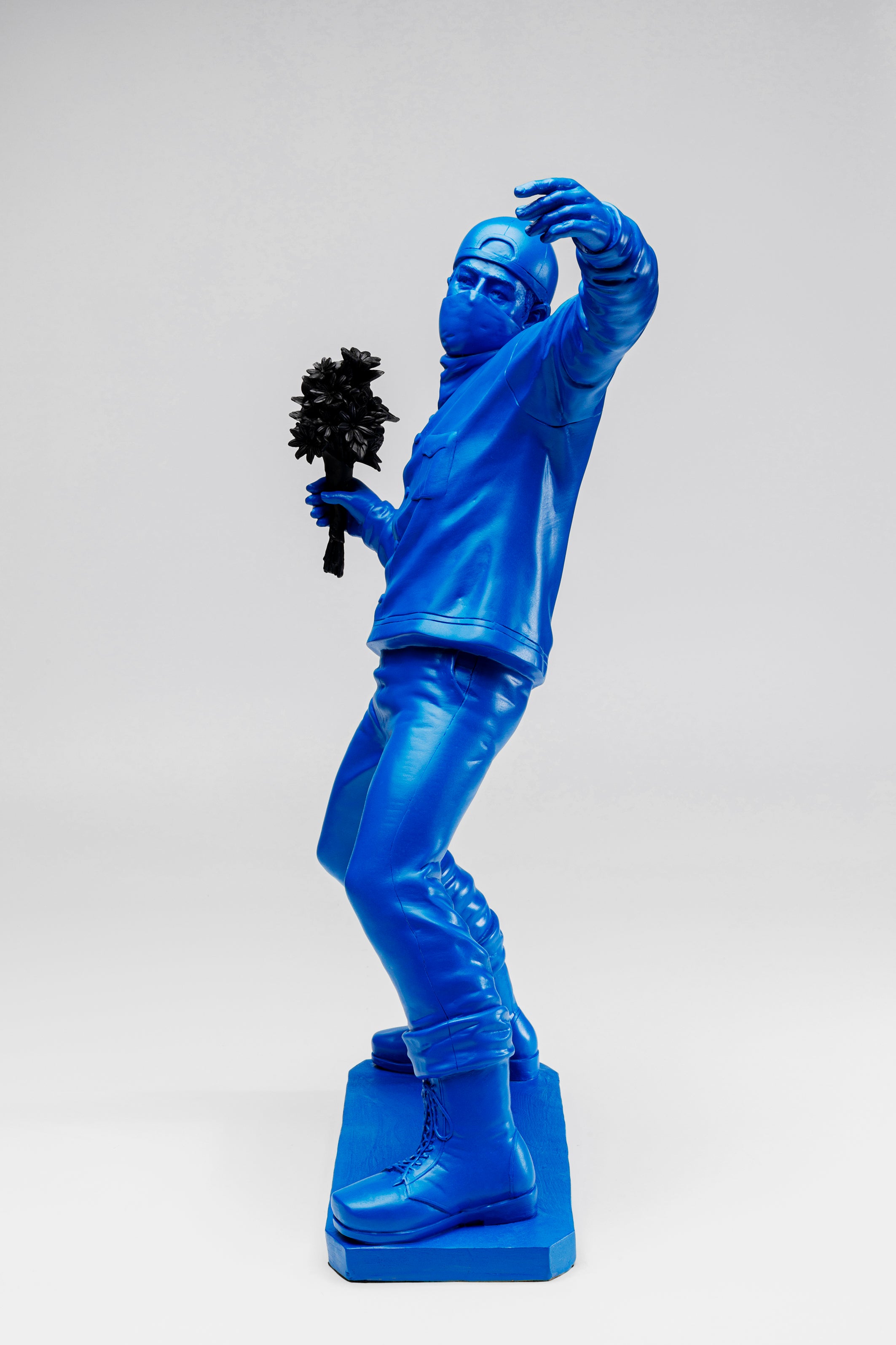 Kare - Deco Figurine Street Art Bouquet Blue 67cm
