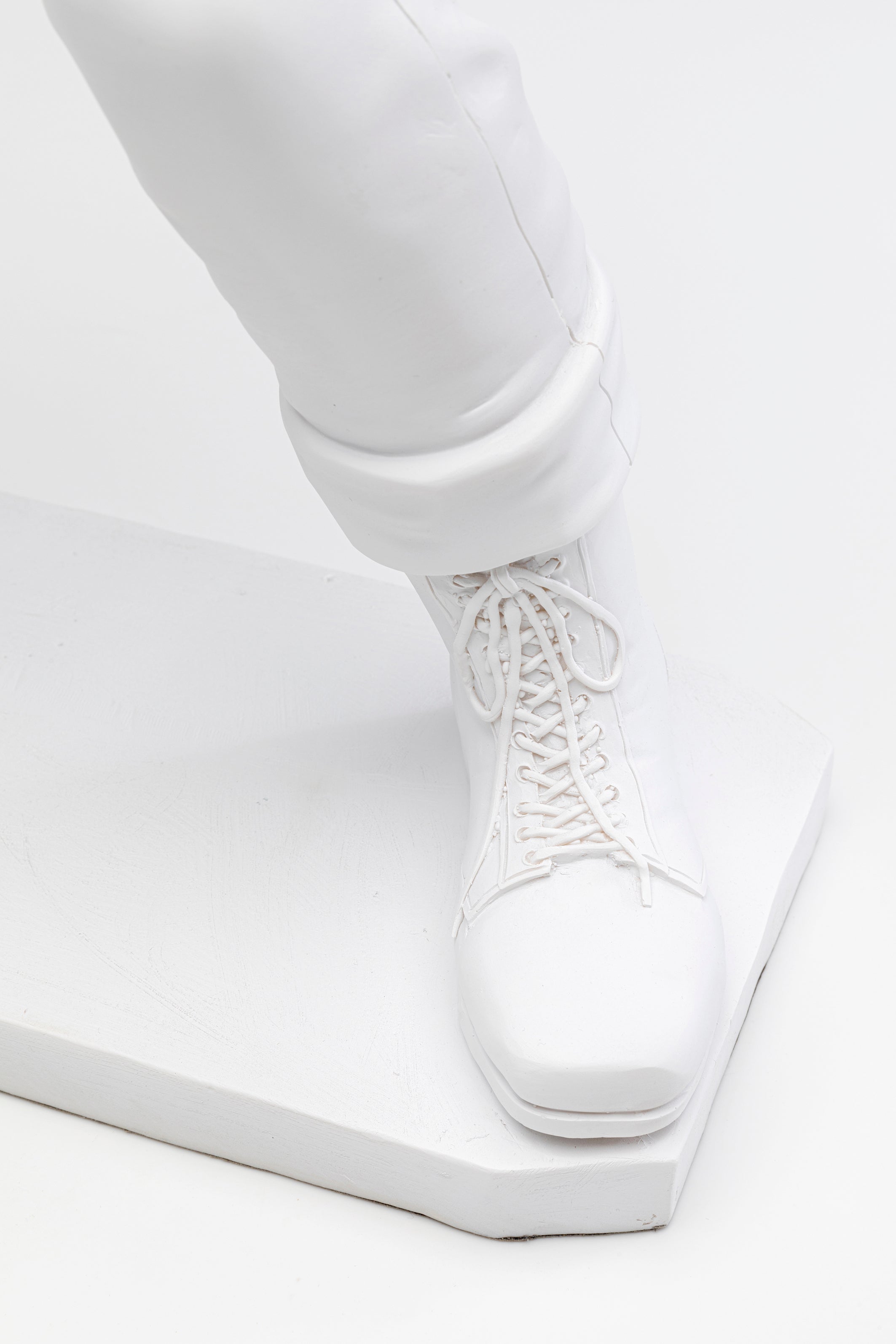 Kare - Deco Figurine Street Art Bouquet White 67cm