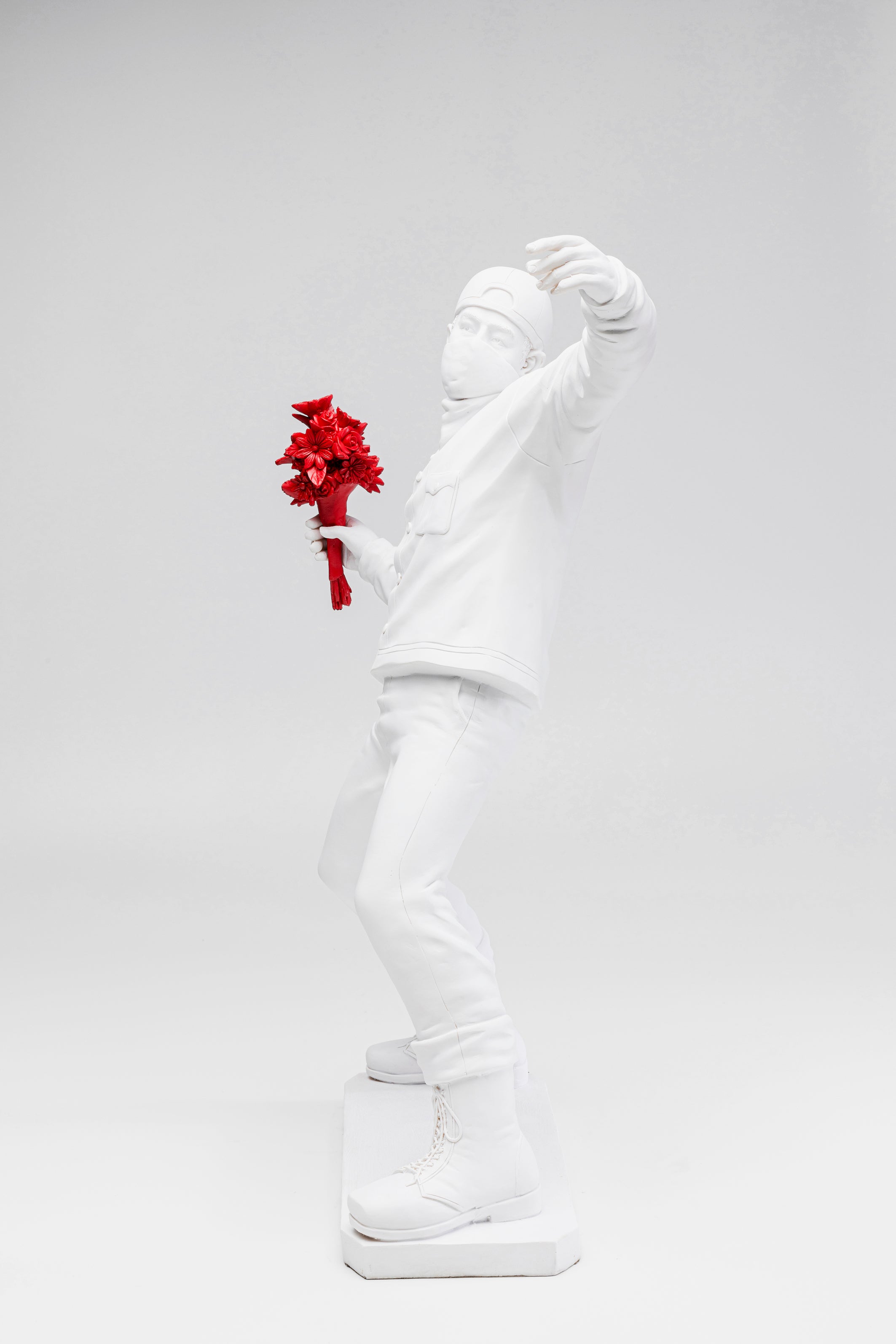 Kare - Deco Figurine Street Art Bouquet White 67cm